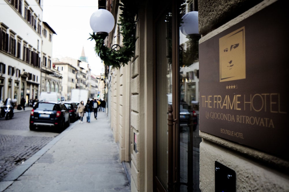 The Frame Hotel 42/46