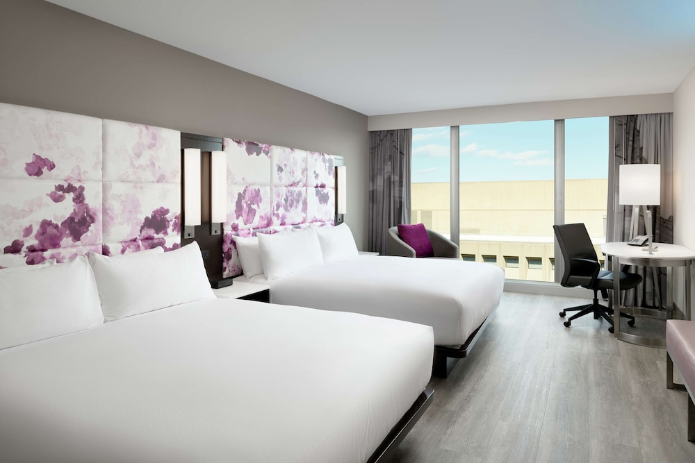 DELUXE, 2 KING BEDS, CITY VIEW
