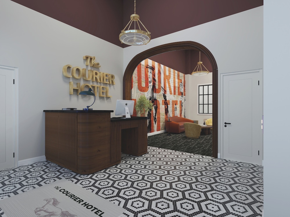 The Courier Hotel 4/50
