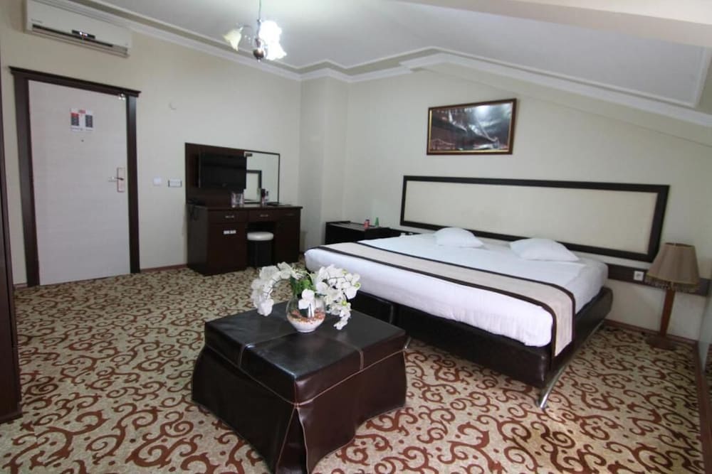 Teona Otel 17/26