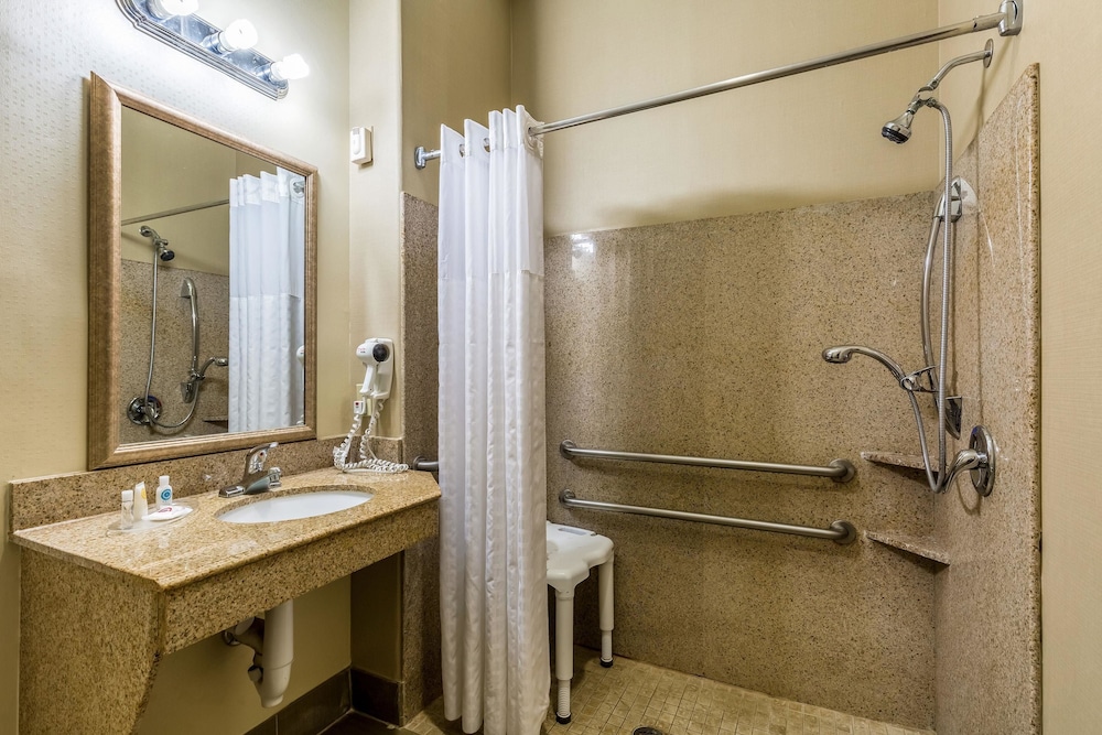 Comfort Suites Galveston Cruise Port Area - Beachside 12/44