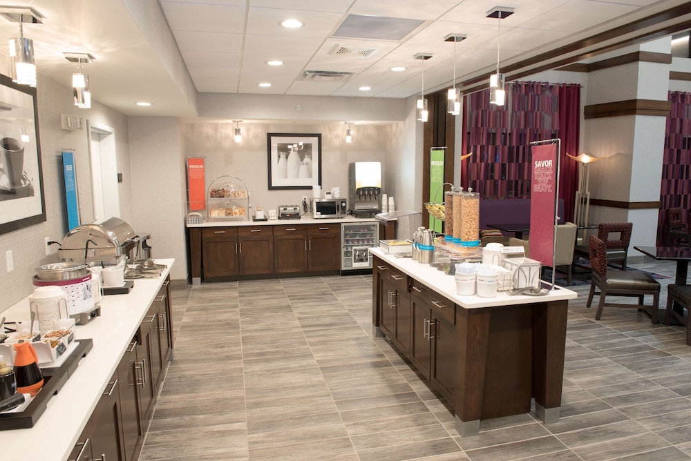 Hampton Inn & Suites Bay City, MI 46/51
