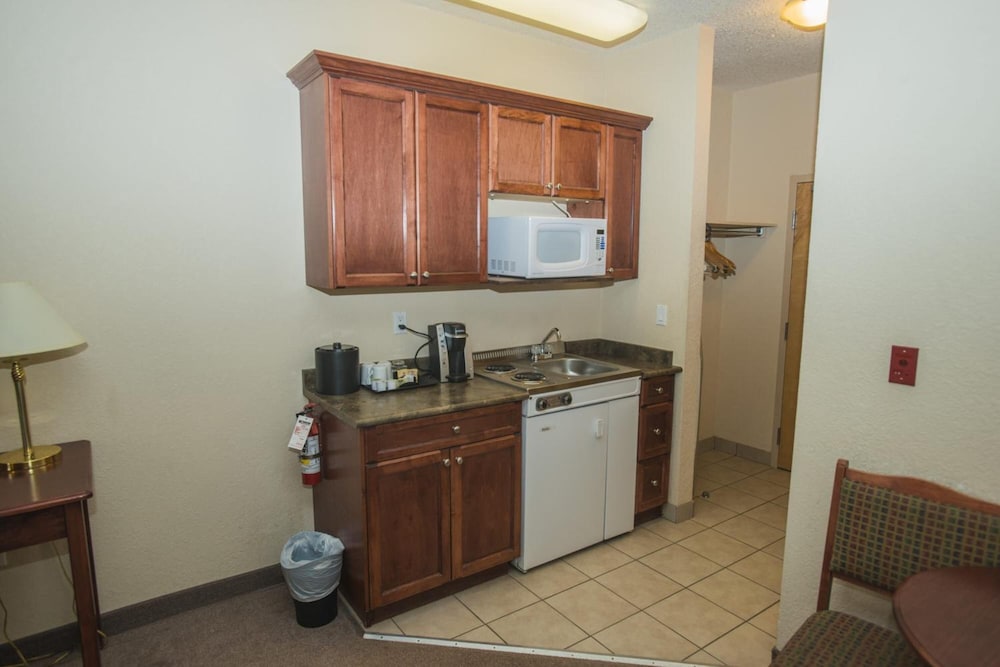 Lakeview Inn & Suites 12/32