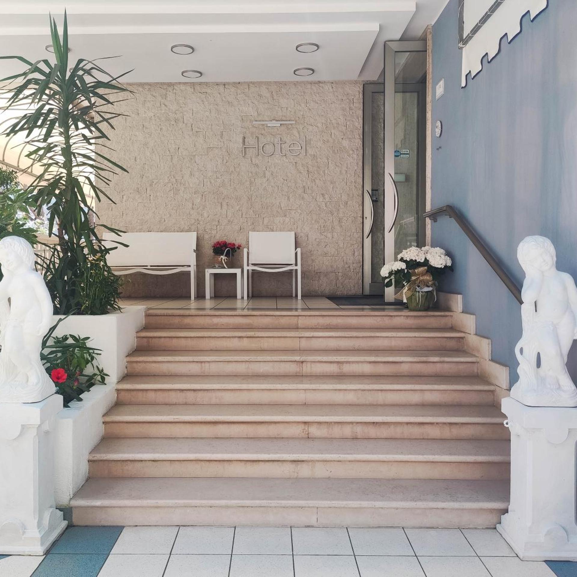 Hotel Riviera 9/50