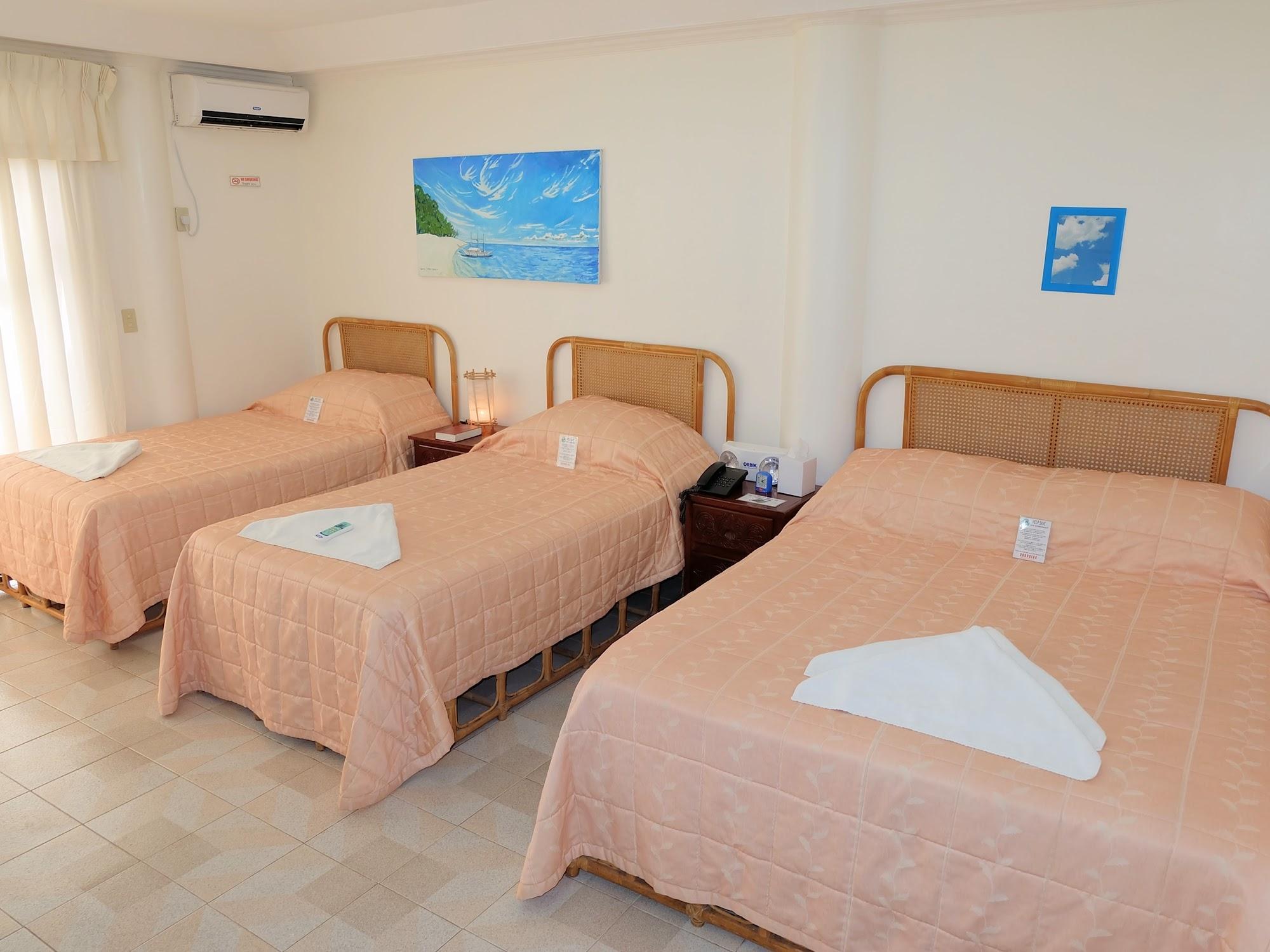 ROOM, QUADRUPLE