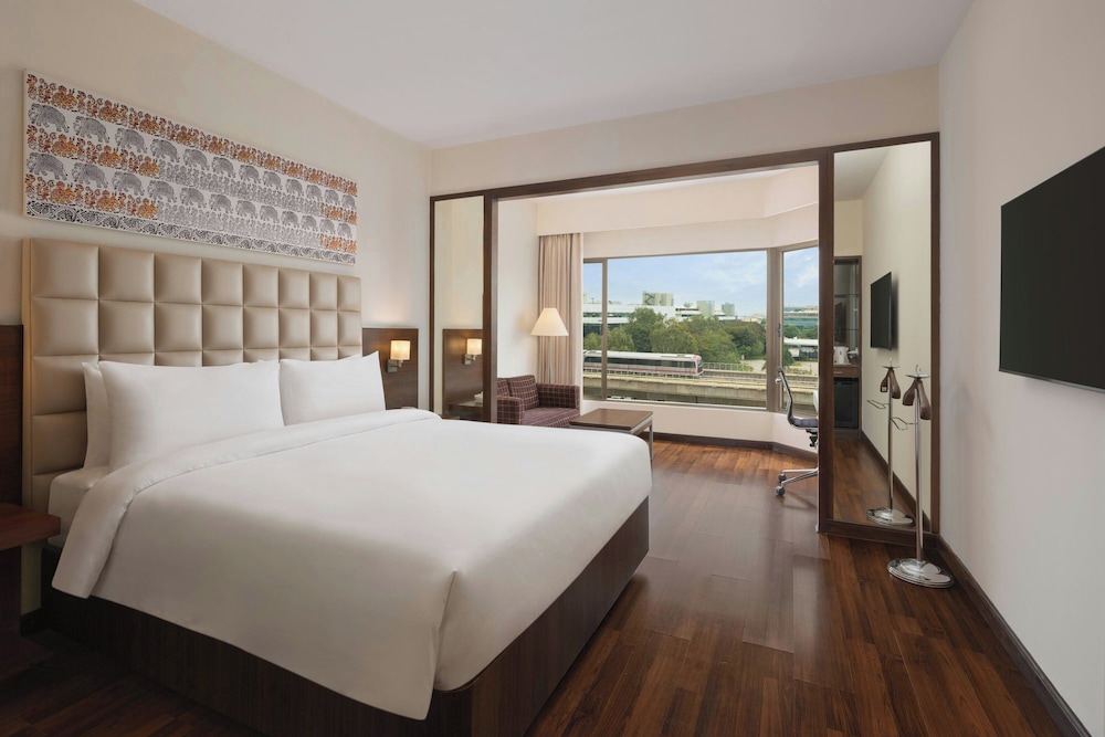 ROOM, KING BED