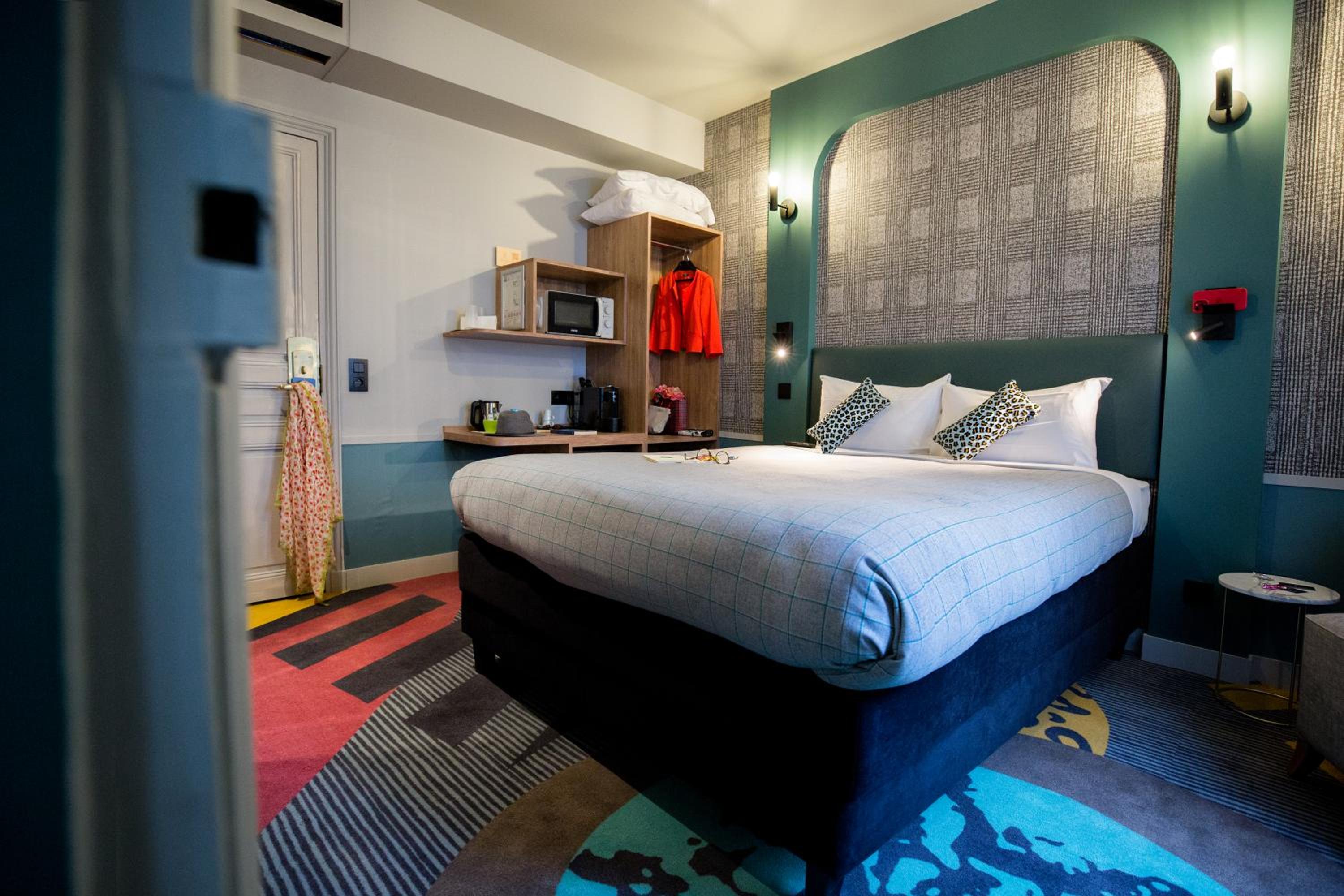Studio, Queen Bed, Hotel Concortel 2/4
