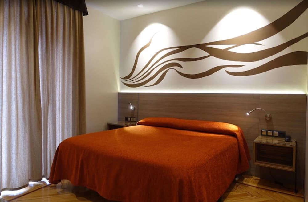 Hostal Abadia 27/50