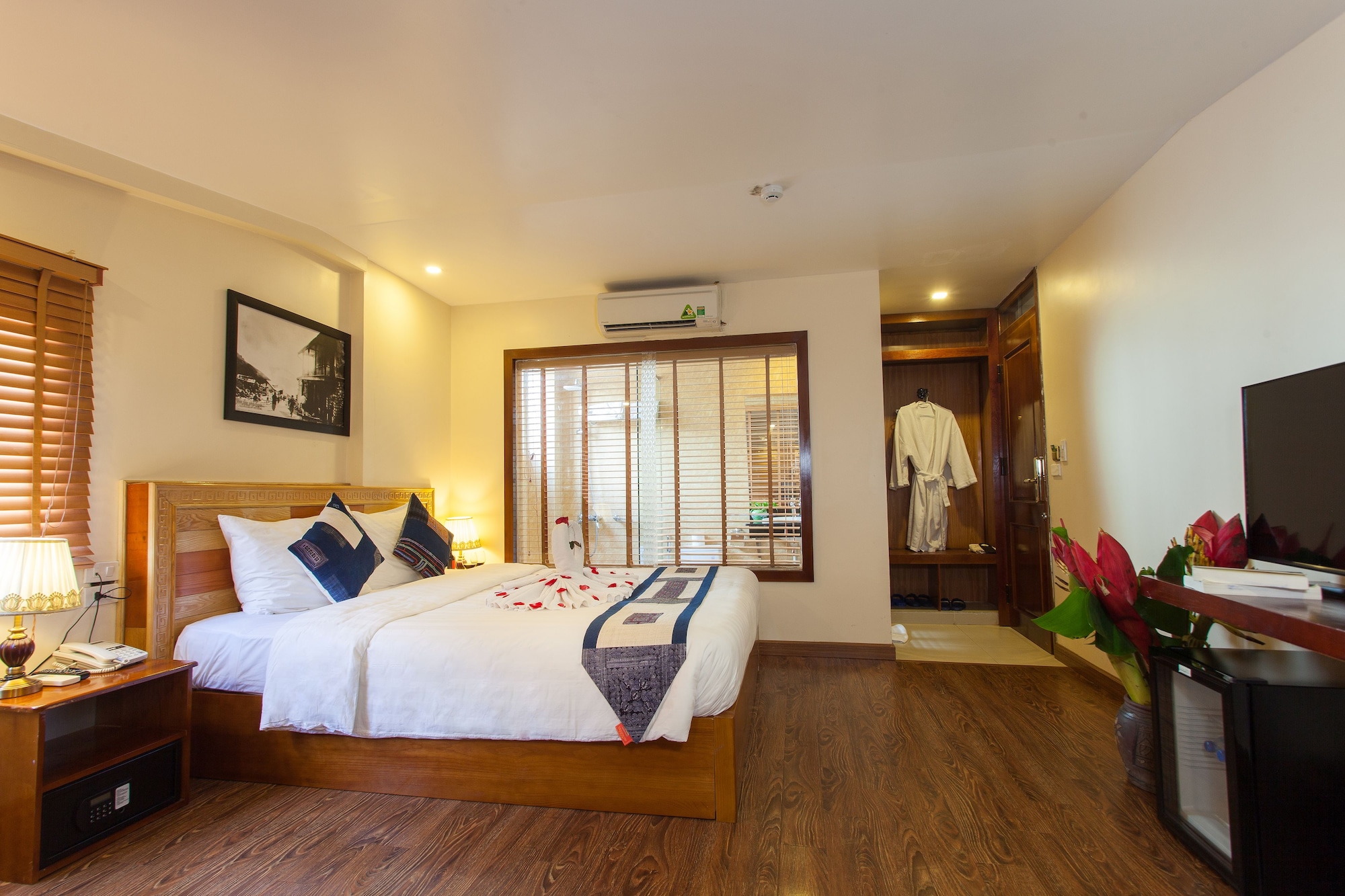 SUPERIOR, DOUBLE OR TWIN BED