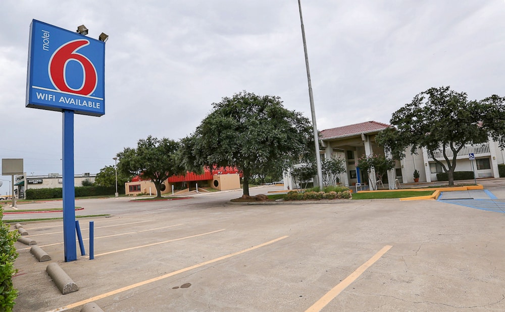 Motel6 Addison, TX - Dallas 8/56