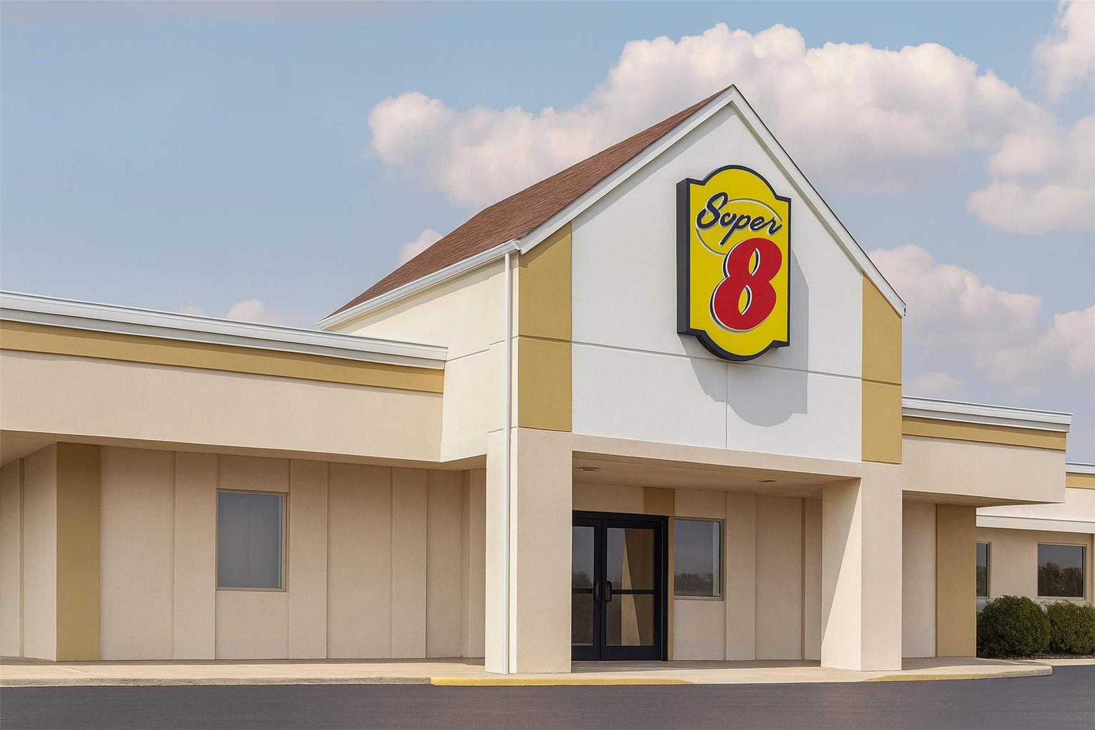 Super 8 by Wyndham Indianapolis South 3/17