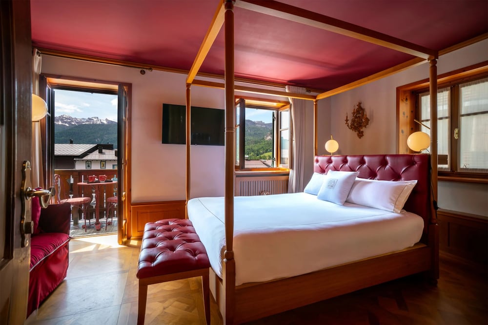 SUPERIOR, QUEEN BED