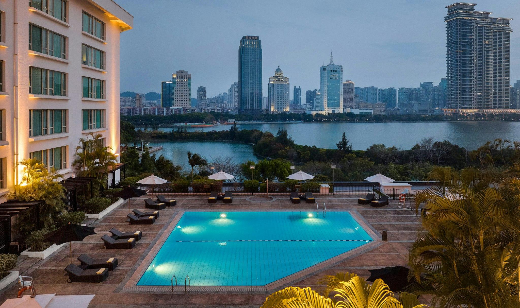 Premier, Suite, Lake View