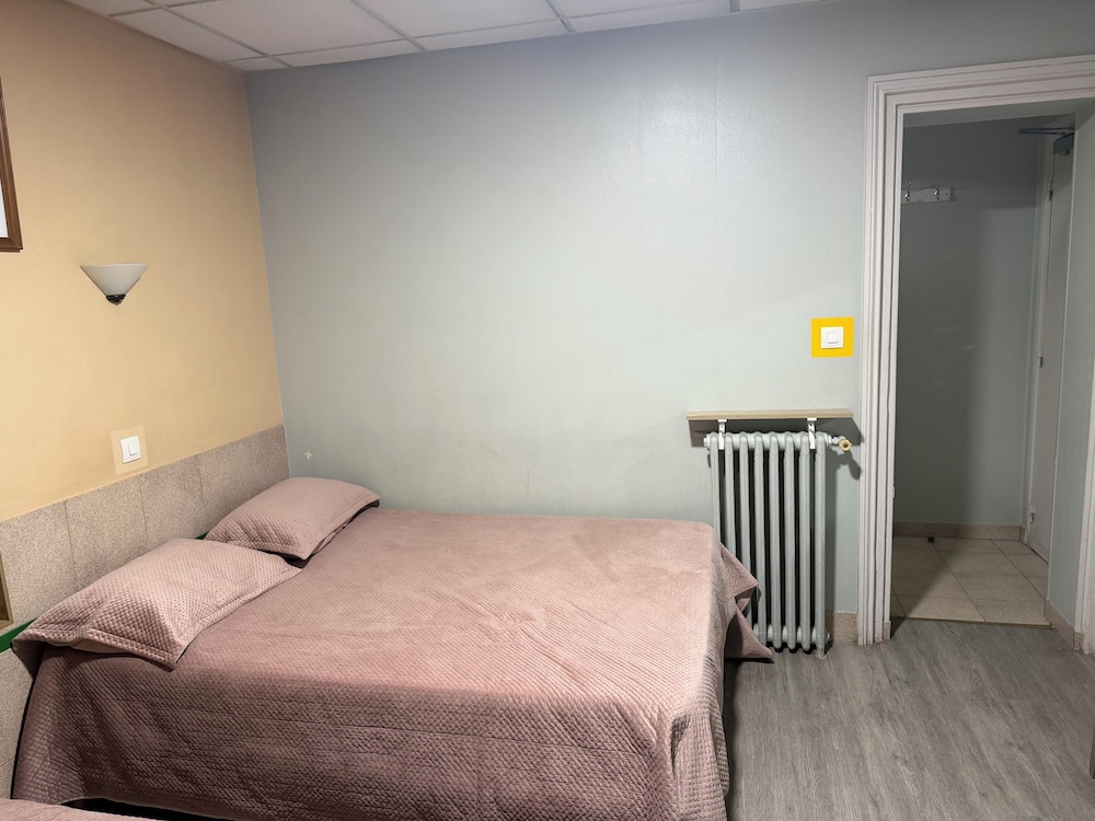 ROOM, QUADRUPLE