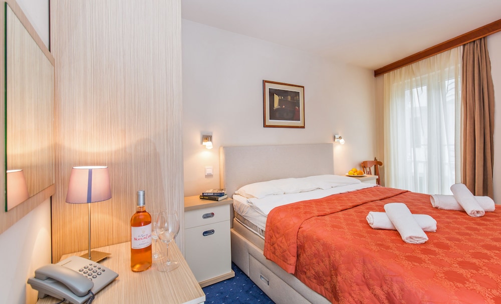 Dubrovnik Hotel 10/50