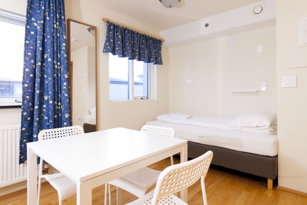 START HOSTEL 39/67