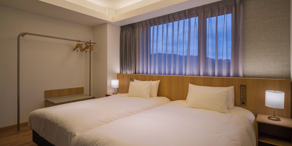 Executive, Suite, 6 Beds