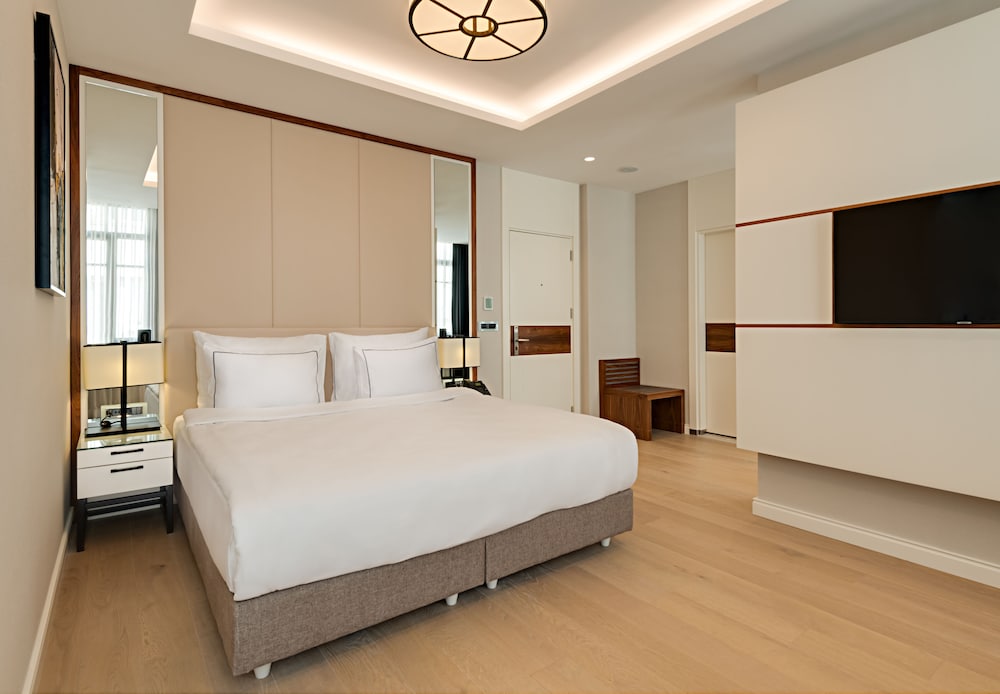 Gleam Collection Hotel 19/62