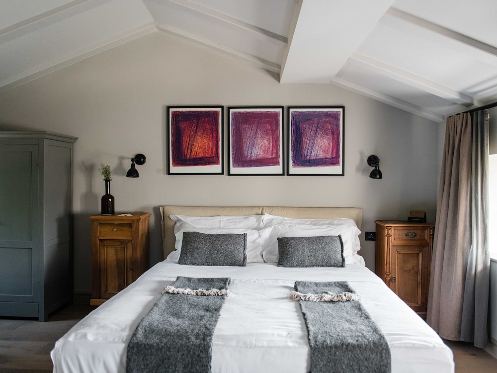 SUPERIOR, KING BED