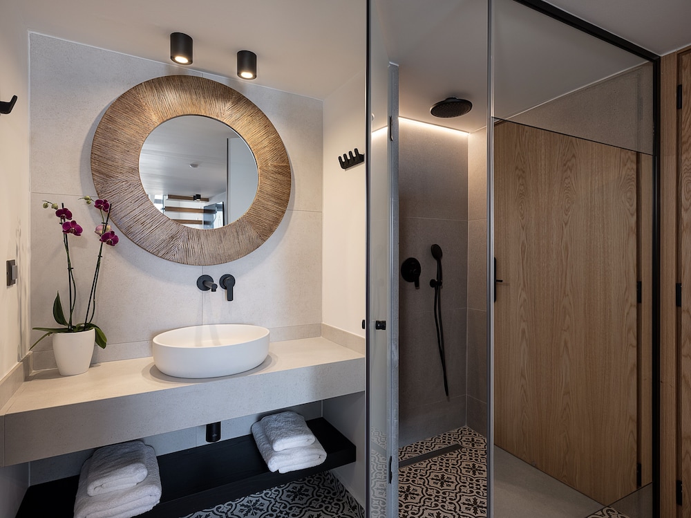 Calla Luxury Seafront Suites 49/50