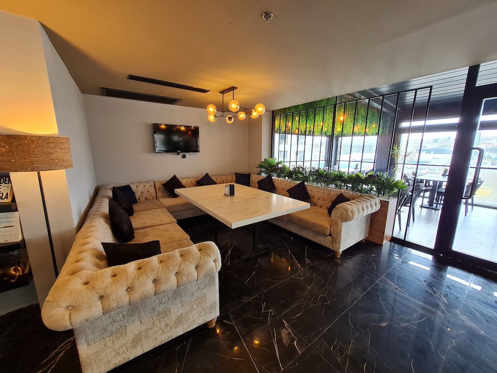 Air Boss Hotel 28/48
