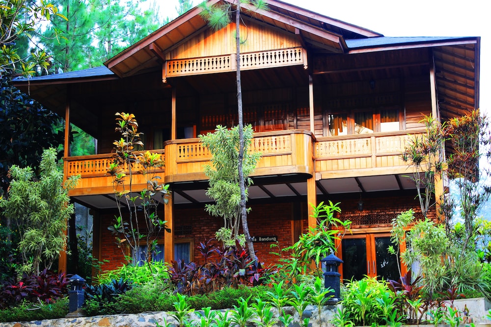 Jambuluwuk Convention Hall and Resort Puncak photo3