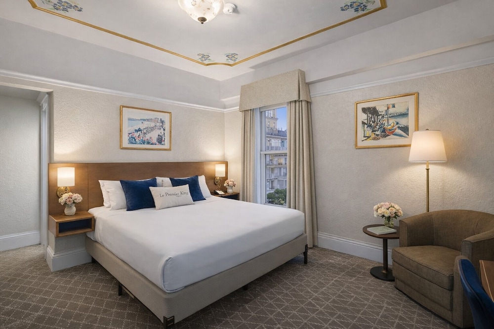 PREMIER, KING BED