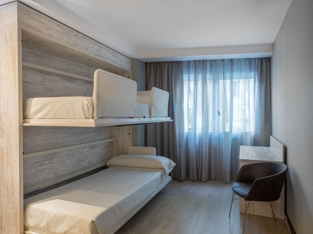 Catalonia Atenas Hotel 58/71