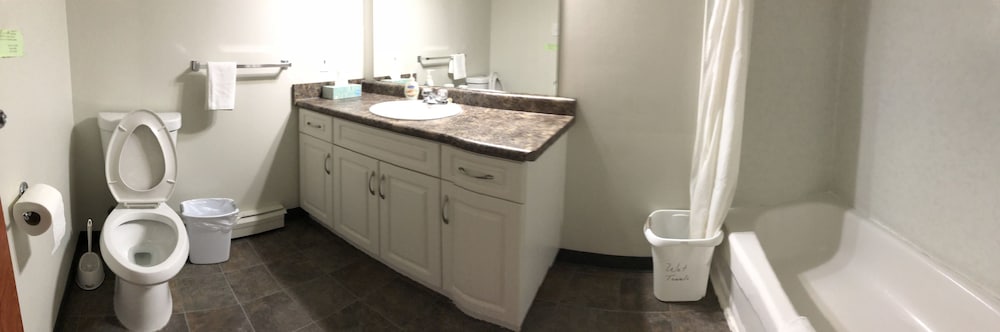 Nettys Nest Visitor Lodge 24/25