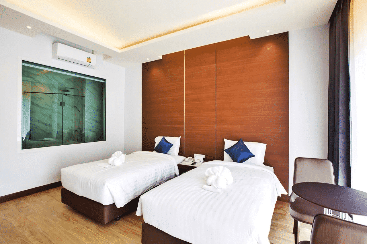 Premier, Twin Beds, Pool Access