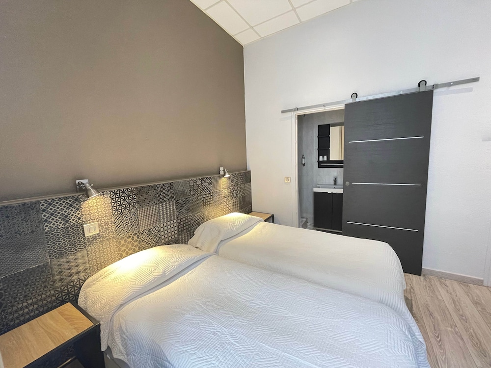 Hotel De La Comedie 5/19
