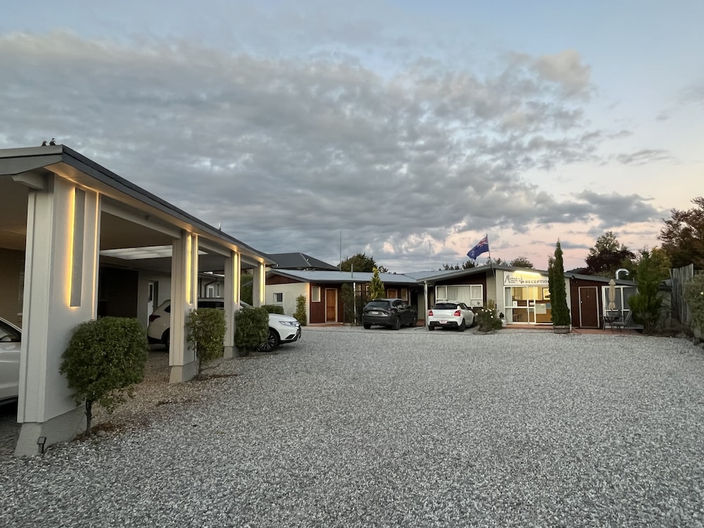 Manuka Crescent Motel 47/63