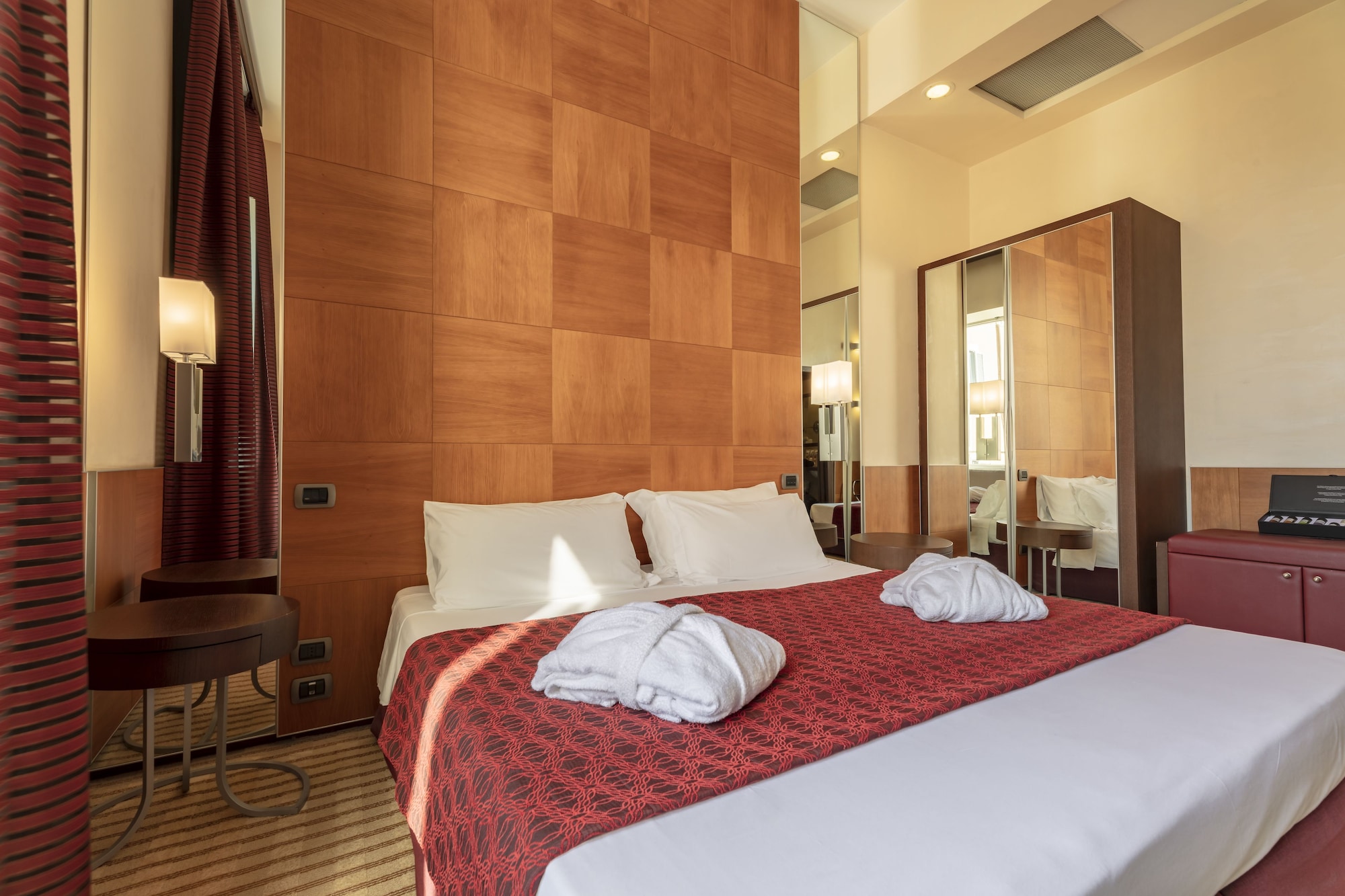 ROOM, SINGLE, DOUBLE BED