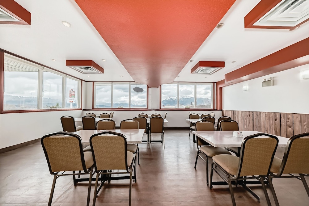 Grande Cache Inn and Suites 35/46