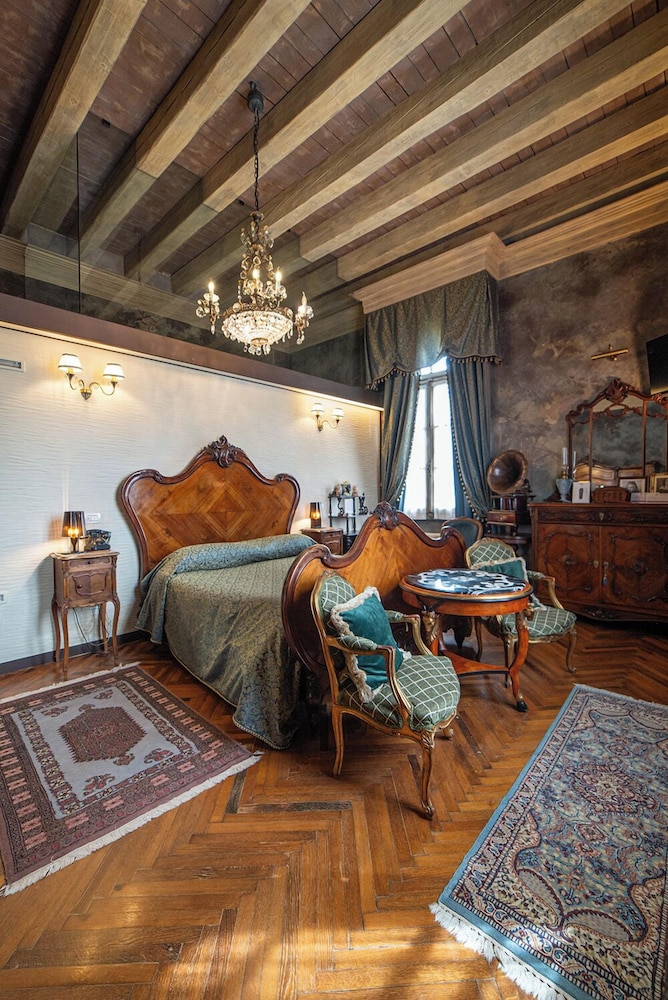 Relais Castello Bevilacqua 5/50