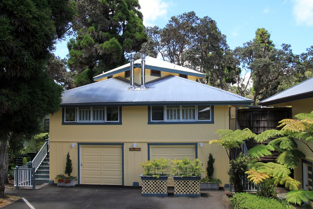 Kilauea Lodge and Restaurant 2/76