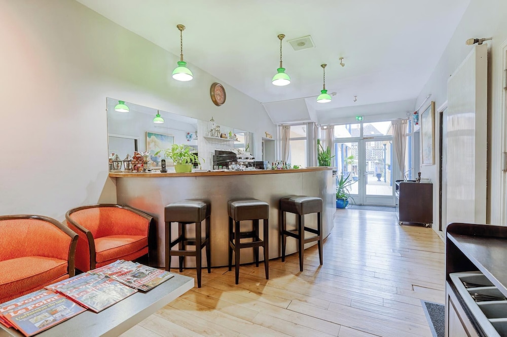 HOTEL LE PLAT D'ETAIN 32/39