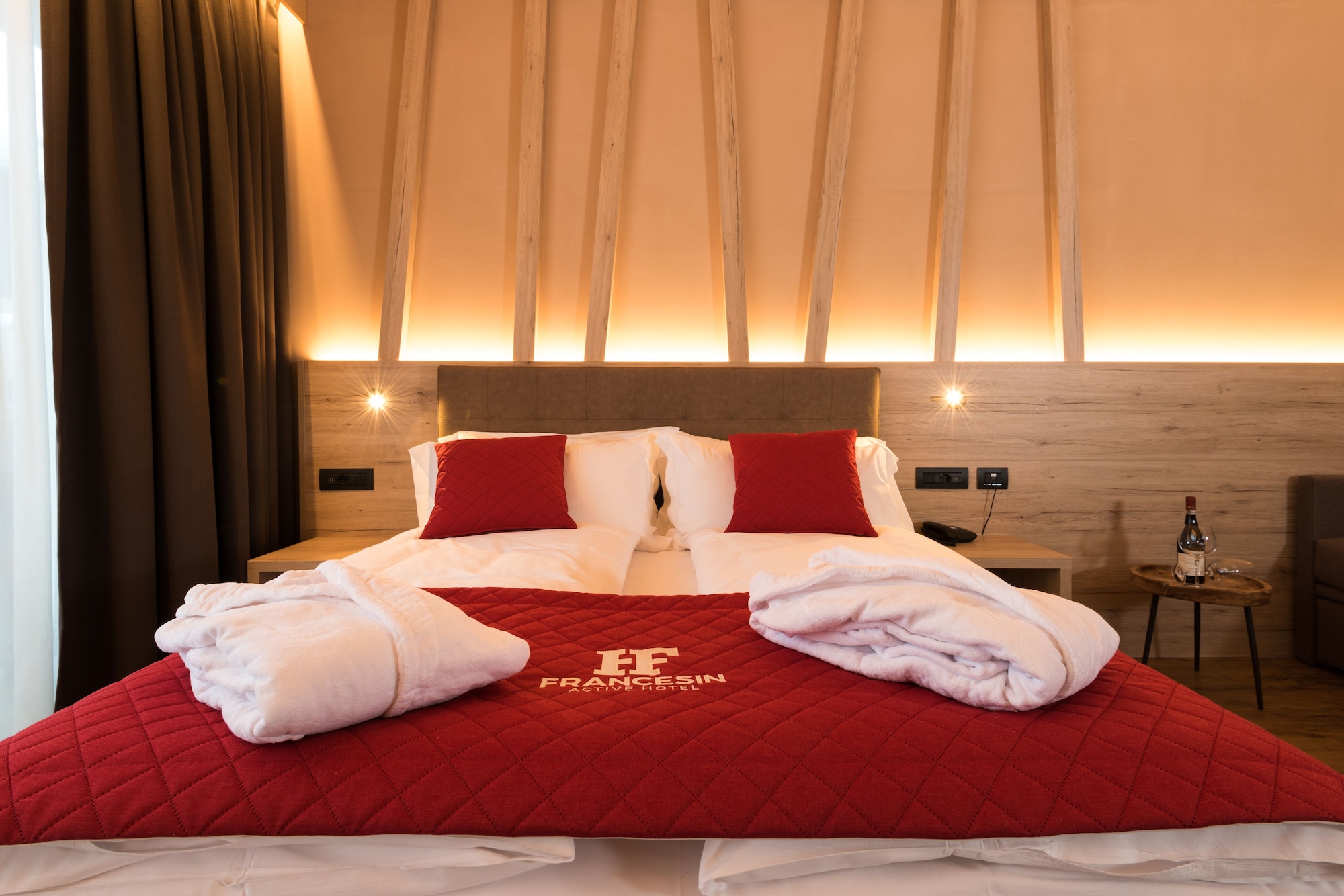 1 BEDROOM, DELUXE, DOUBLE BED, MOUNTAIN VIEW