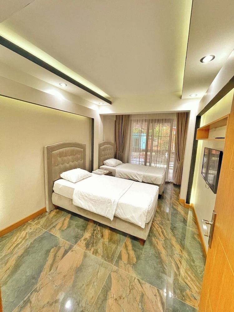 ELITE, SUITE