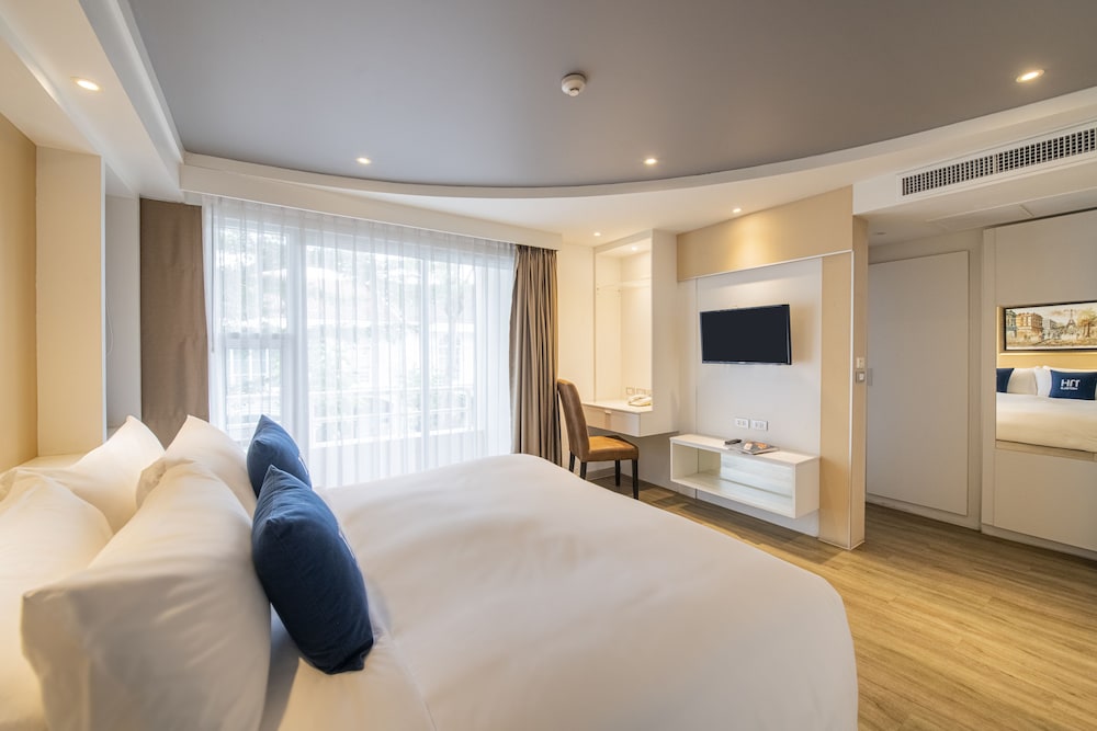 Marina, 1 Bedroom, Grand, Suite, King Bed