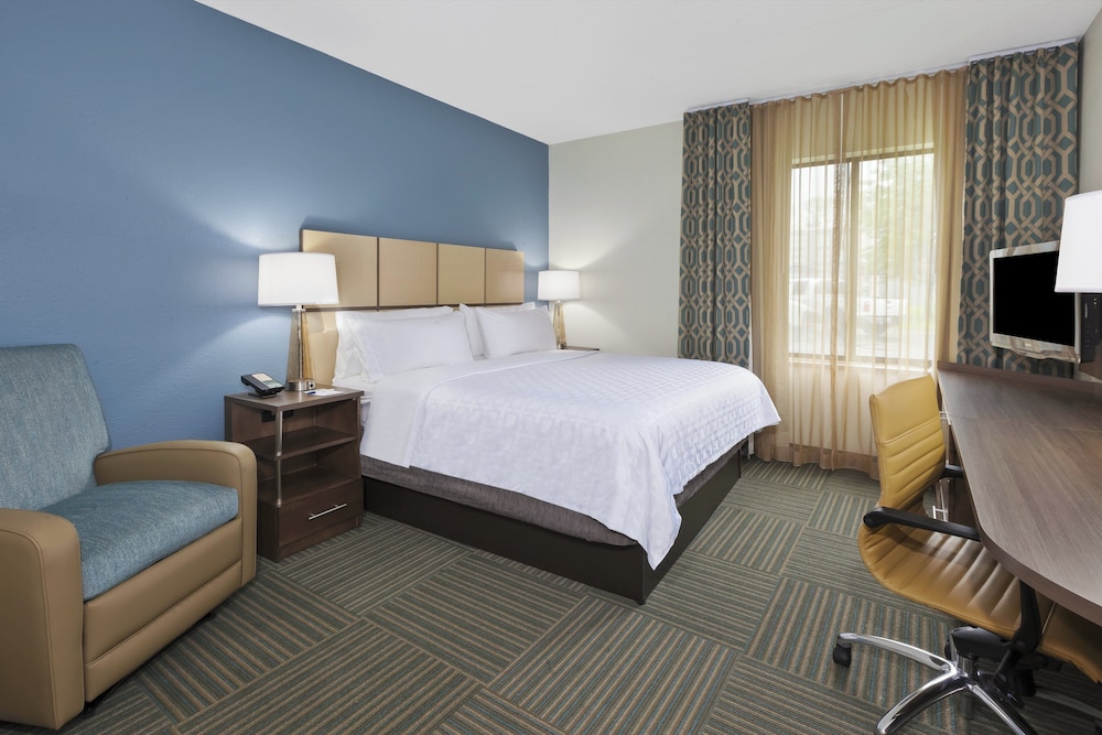 Candlewood Suites Grand Rapids Airport, an IHG Hotel 15/53