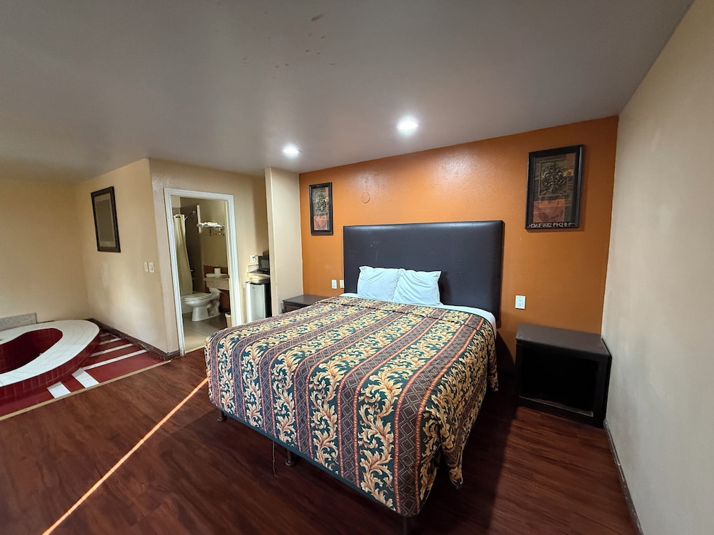 ROOM, 2 KING BEDS, SMOKING