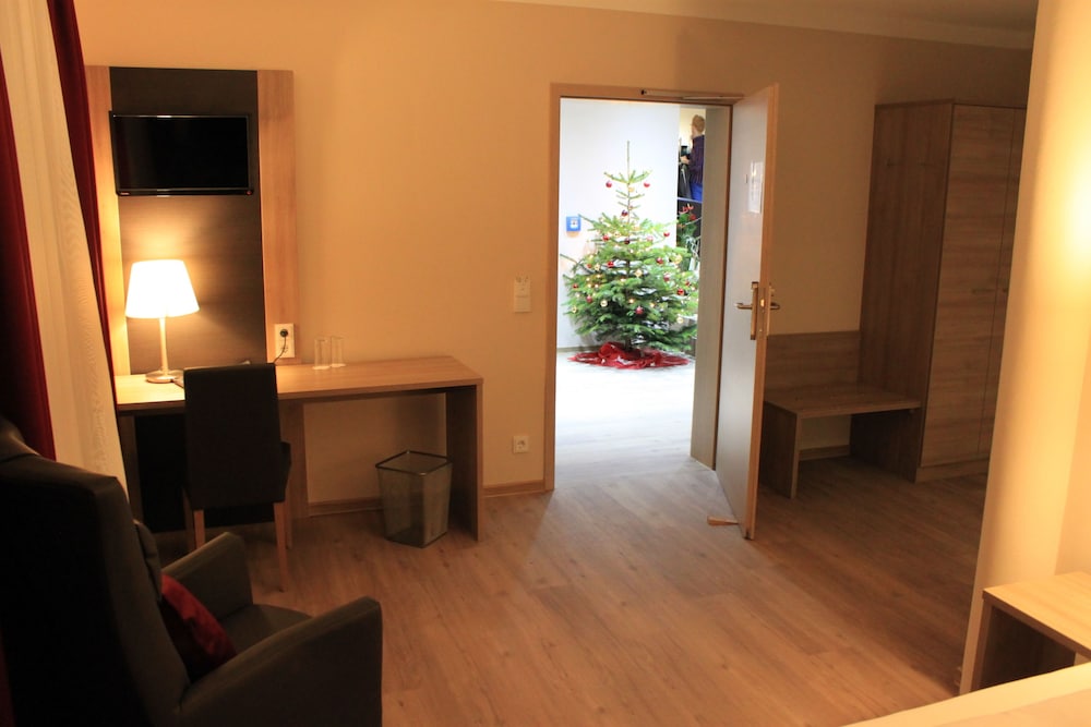 TROLL'S BRAUHAUS HOTEL 40/60