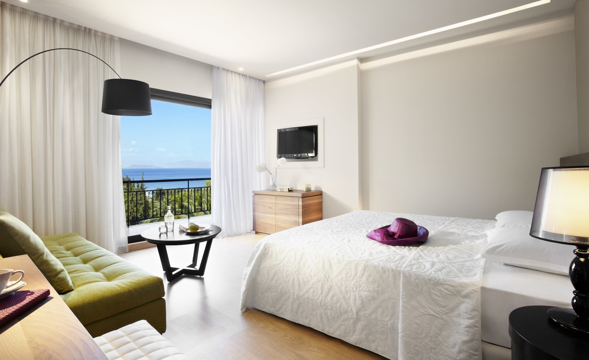 SUPERIOR, SEA VIEW