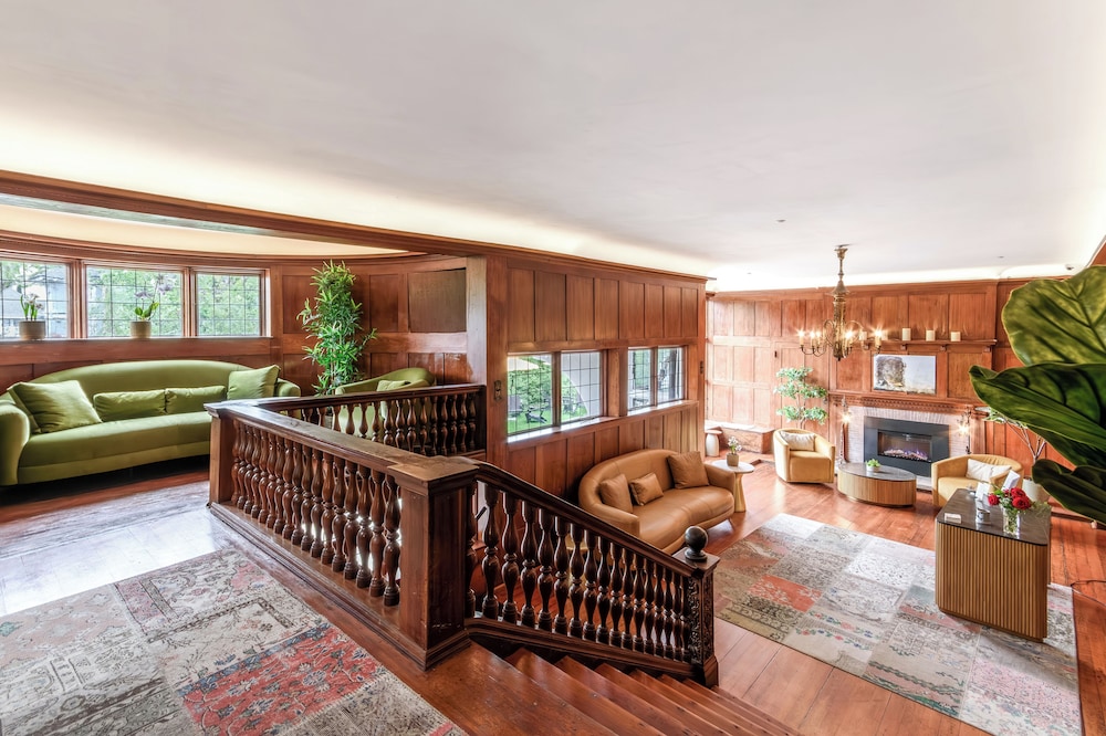 Cedar Gables Inn 52/68
