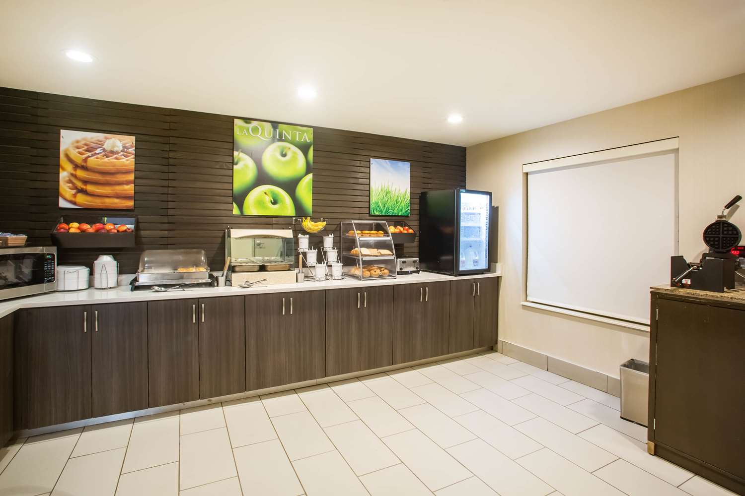 La Quinta Inn & Suites by Wyndham Pontoon Beach 5/37
