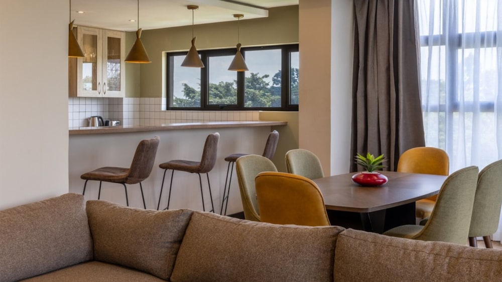 Trademark Suites at Enaki Town 36/60