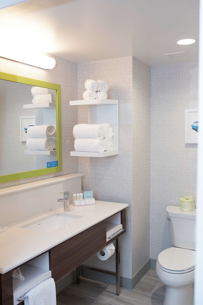 Hampton Inn and Suites Dundee 23/55