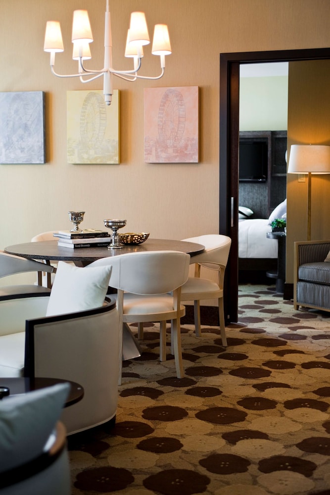 Hotel 505 River North 63/75