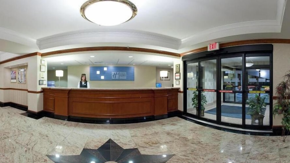 Holiday Inn Express Hotel Suites Easton 14/63